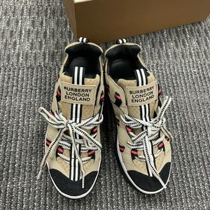 Burberry Brockton lace up sneaker